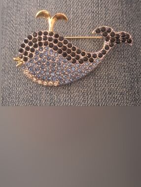 Gold Tone Whale Brooch or Pin W/ Dark & Light Blue & Clear Rhinestones NIP